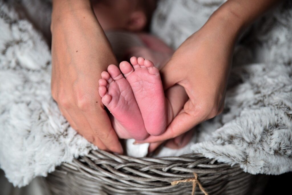 newborn baby, feet, toes-1245793.jpg